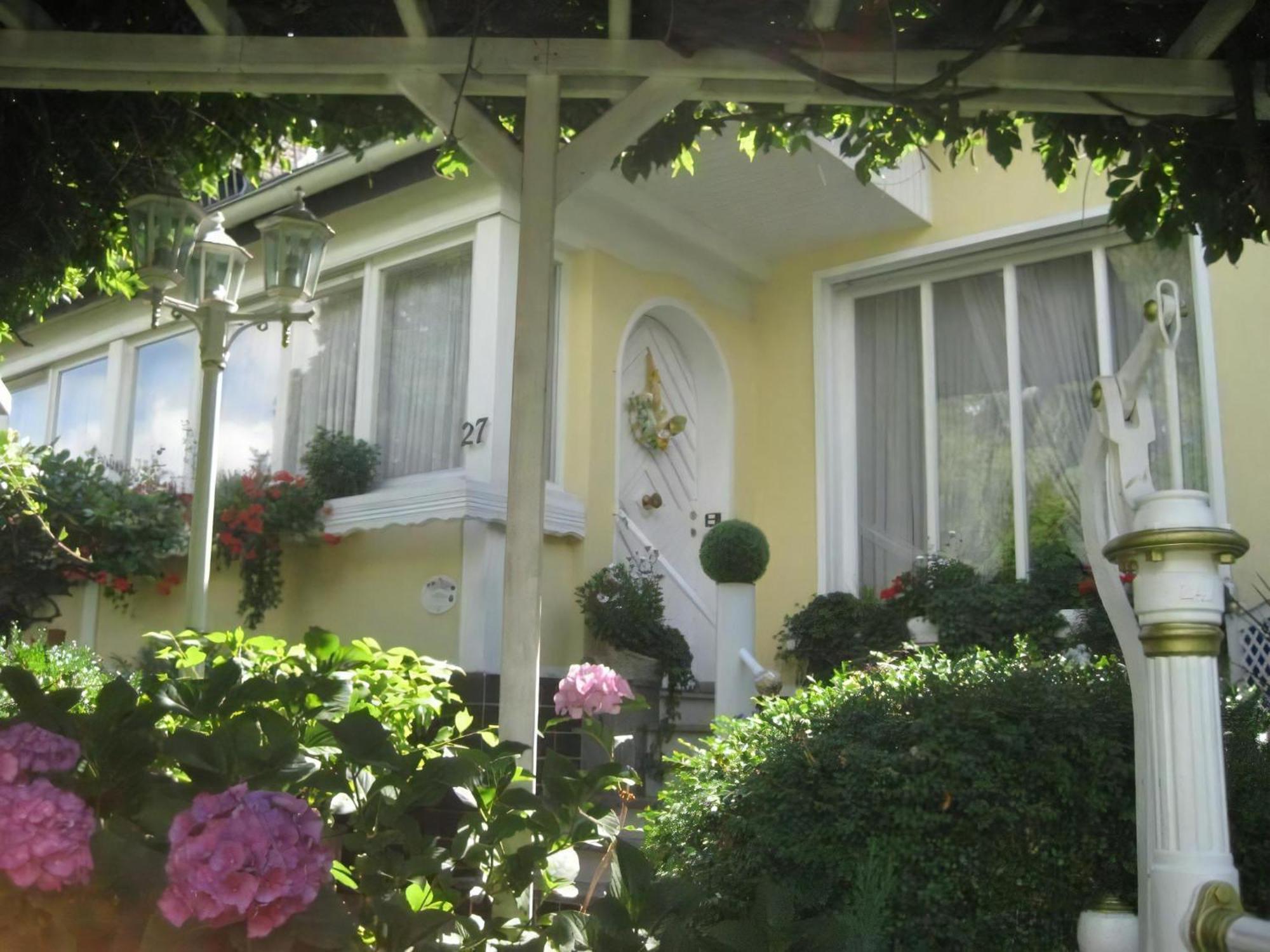 Grosse Ferienwohnung Mit Balkon Und Garten Steinen  Exterior foto